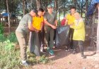Jaga Keindahan Pantai, Babinsa Jenu Kodim 0811 Tuban Gotong Royong Bersih Pantai Bersama Polri dan Masyarakat